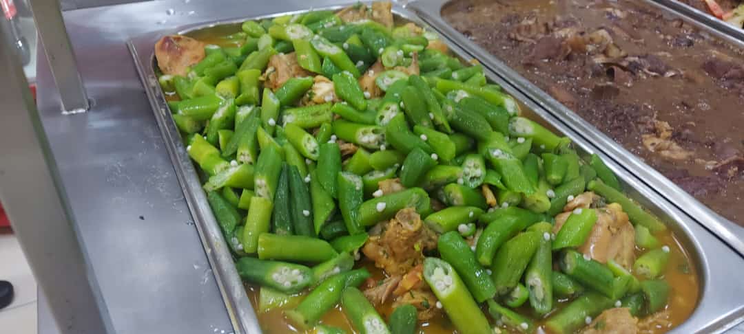 Marmita de Frango ao molho com quiabo